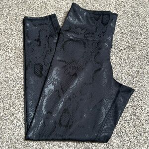 Marika Leggings, Black with black snake skin pattern